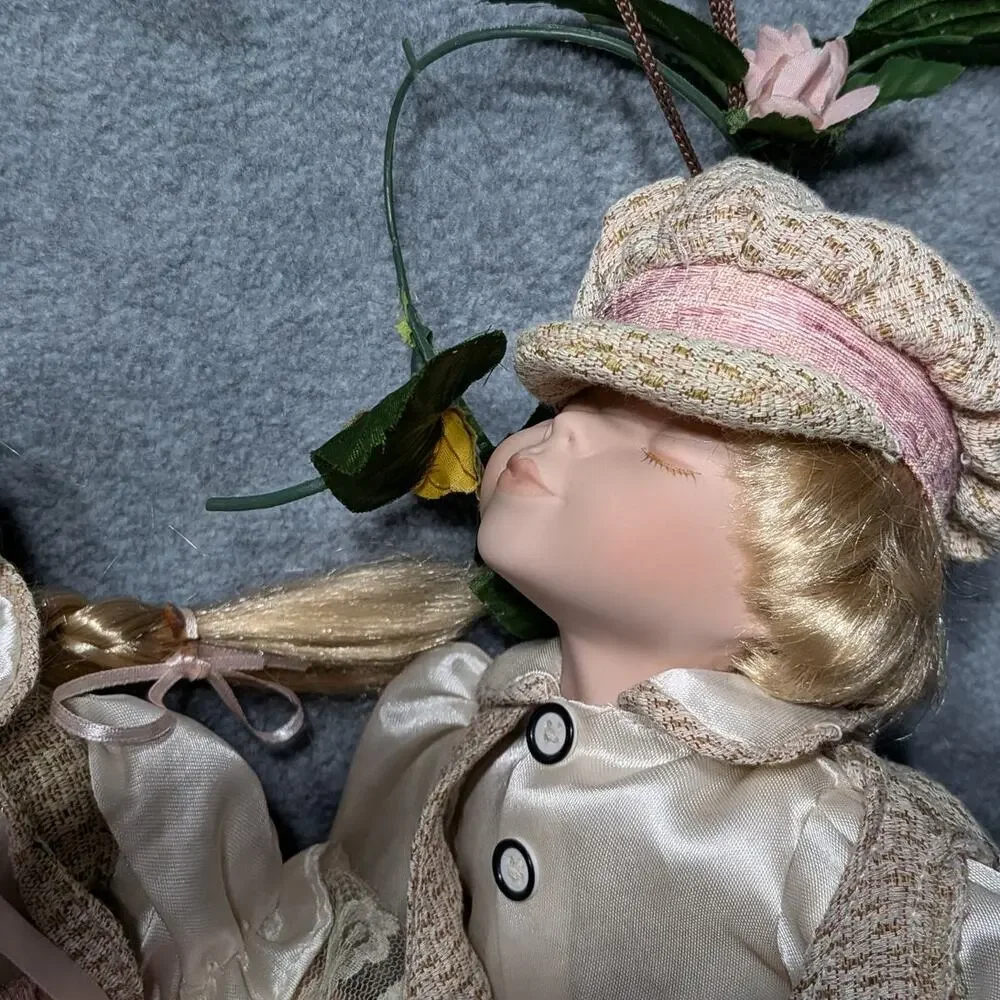 GOLDENVALE Porcelain Kissing Doll Couple Hanging Swing 1 3000 Limited READ